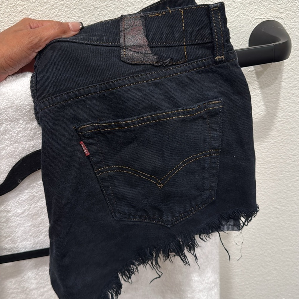 vintage Levi’s distressed shorts.